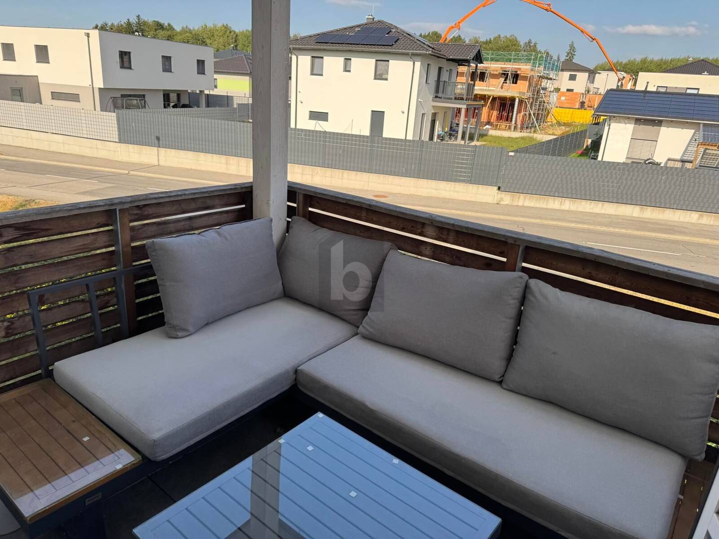 Bright Wohnung with balcony and carport in peaceful location