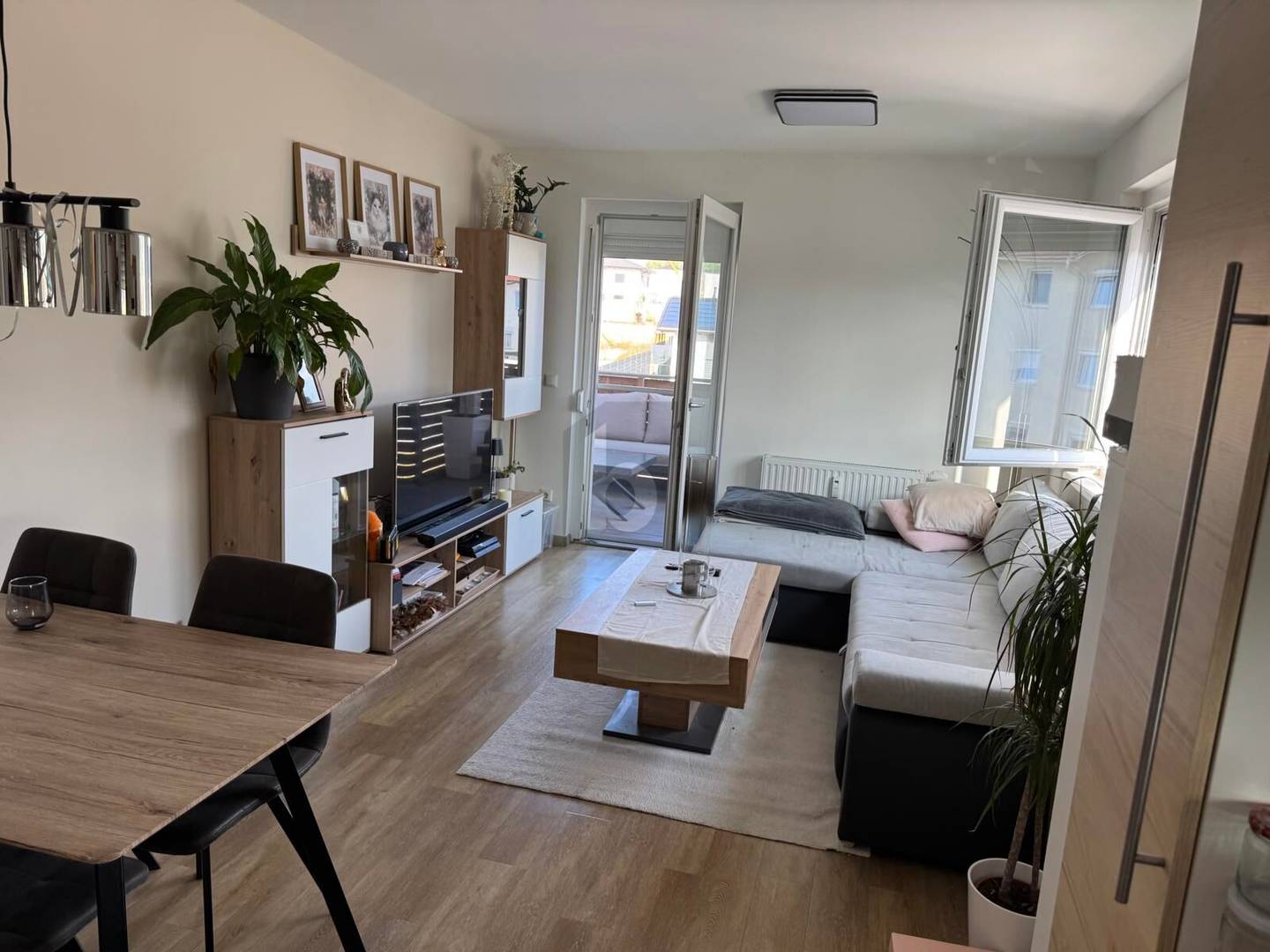 Bright Wohnung with balcony and carport in peaceful location