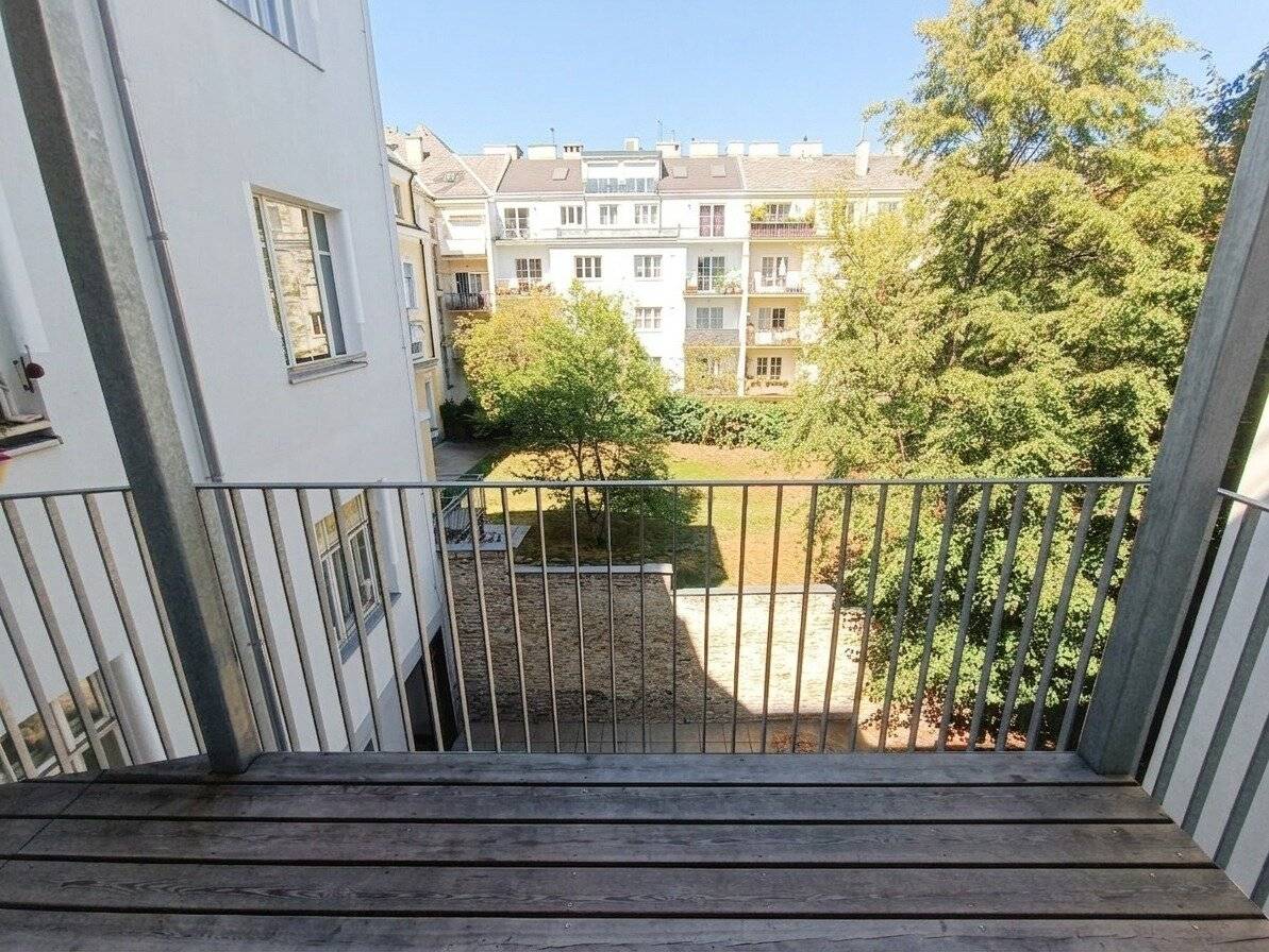 Open-ended Modern 4-room apartment with balcony and courtyard location in Döbling
