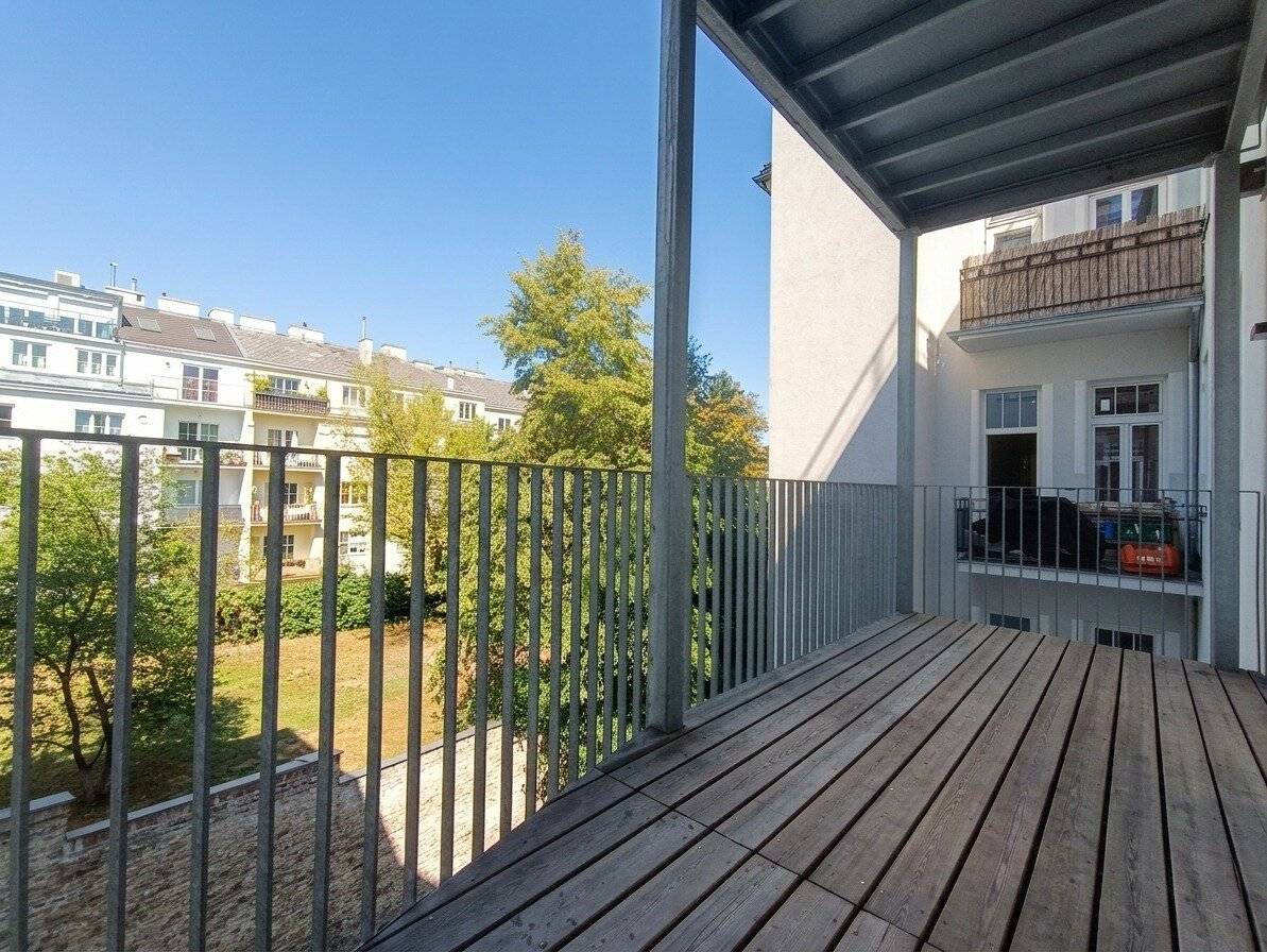 Open-ended Modern 4-room apartment with balcony and courtyard location in Döbling