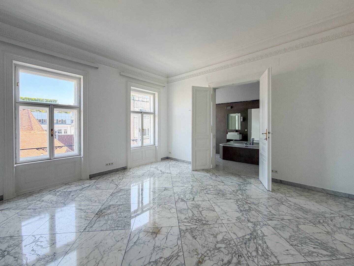Exclusive luxury apartment in inner-city quiet location