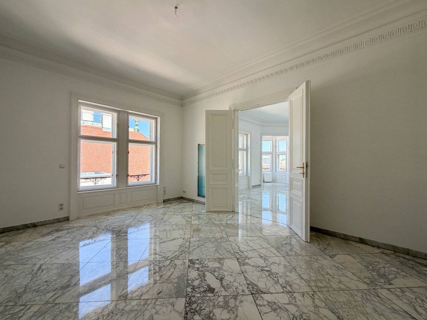 Exclusive luxury apartment in inner-city quiet location