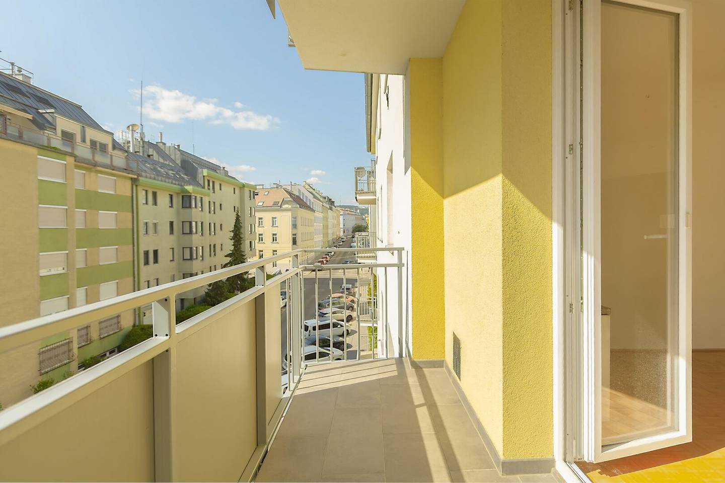 Sollingergasse - sanierungsbedürftiger 2 Zimmer Neubau mit 2 Balkonen