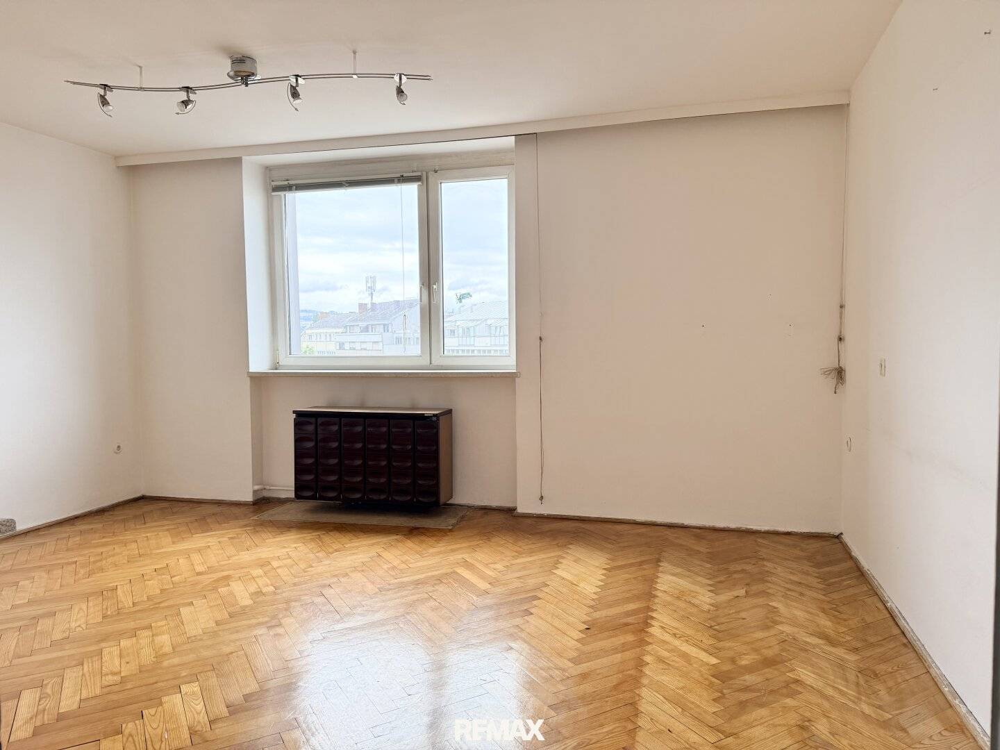 Compact city apartment with view