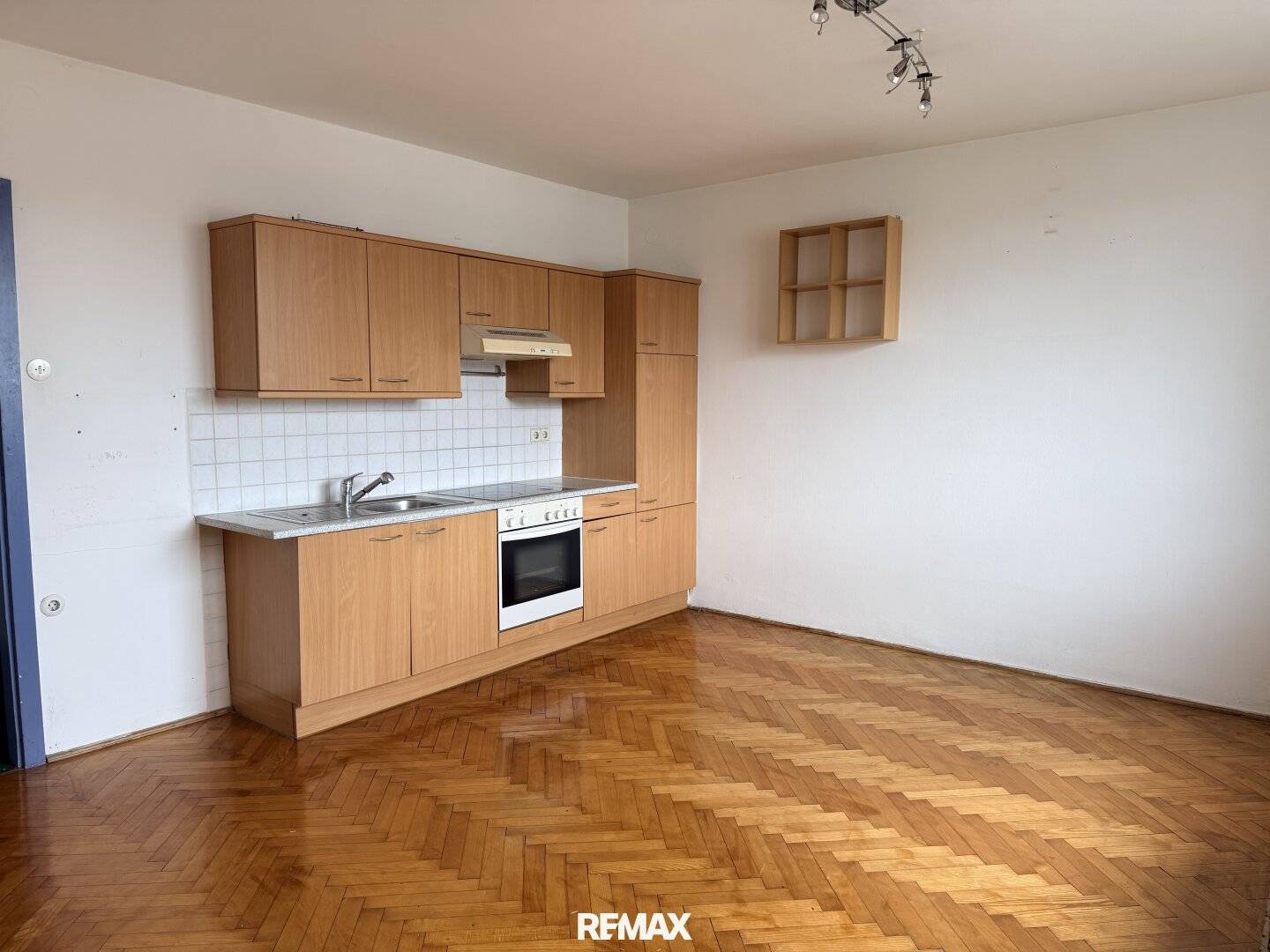 Compact city apartment with view