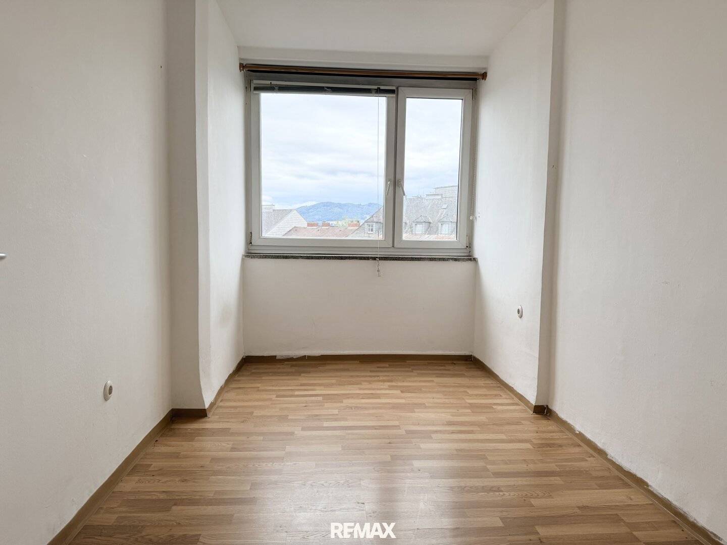 Compact city apartment with view