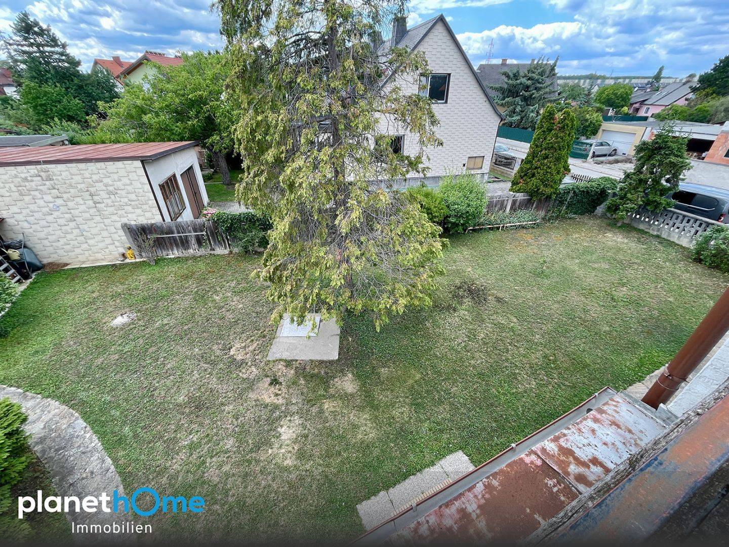 Bright family apartment with large garden and high ceilings