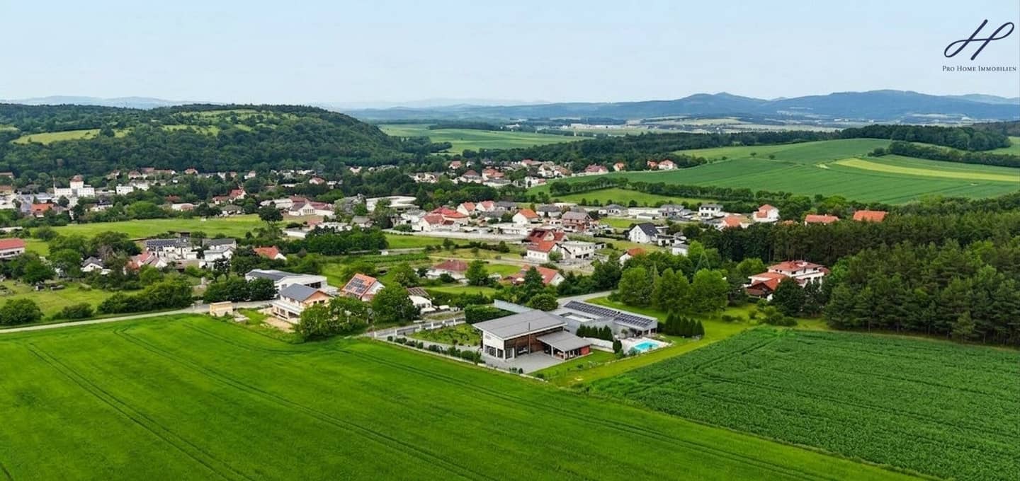 Exklusives Einfamilienhaus in unverbaubarer Aussichtslage – Wohnen mit Fernblick und Natur