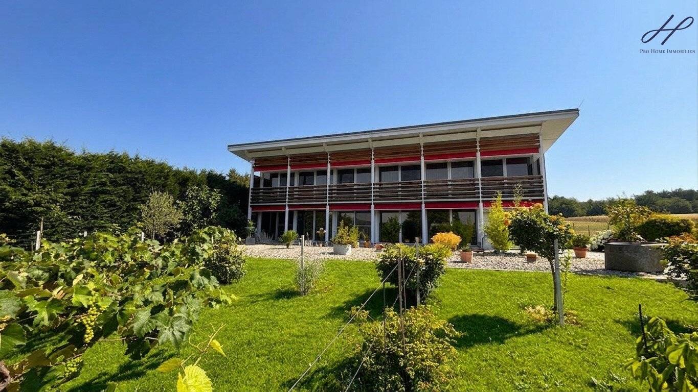 Exklusives Einfamilienhaus in unverbaubarer Aussichtslage – Wohnen mit Fernblick und Natur