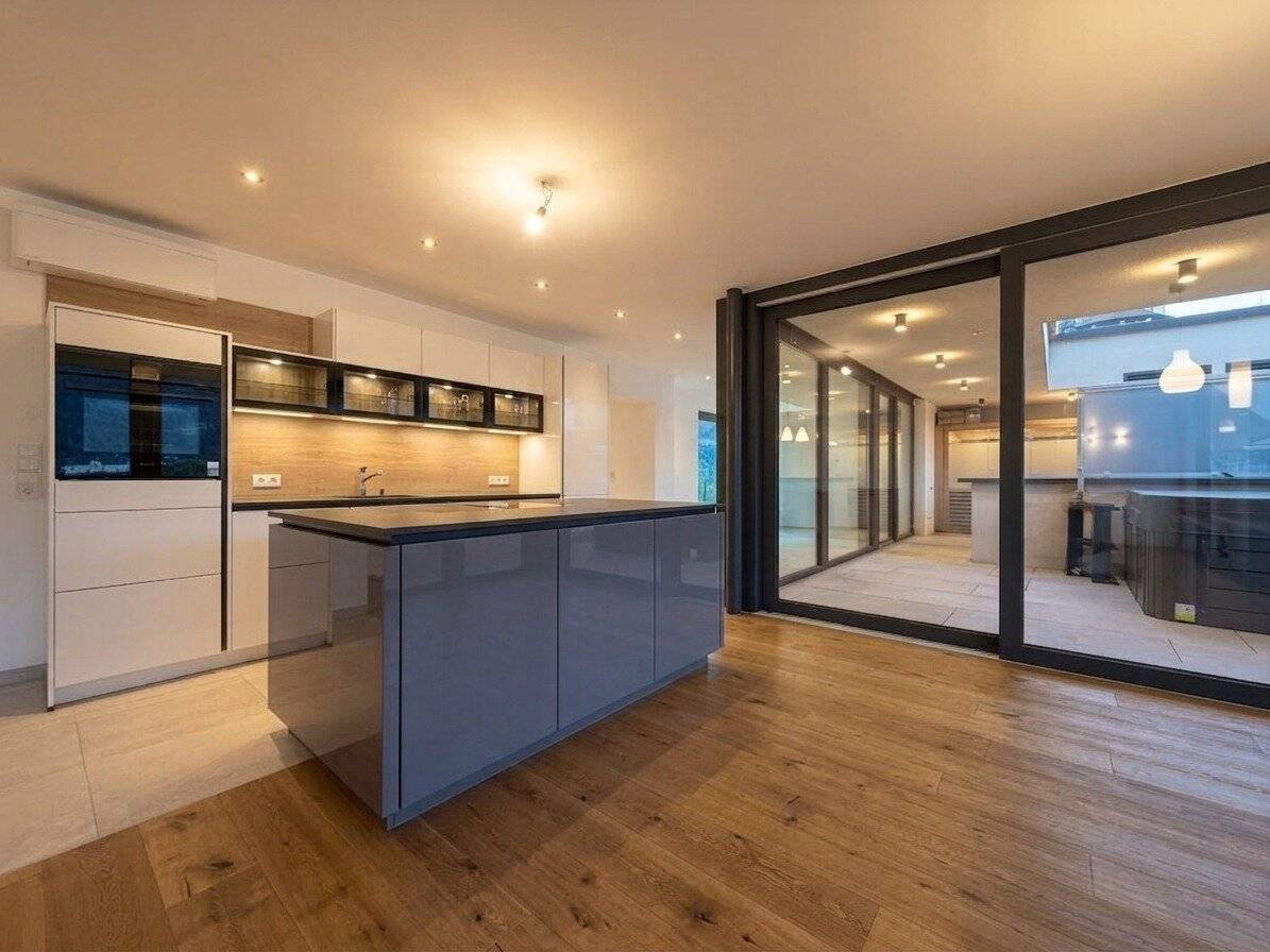 Exclusive 4-room apartment with 2 bathrooms, fireplace, sauna and whirlpool