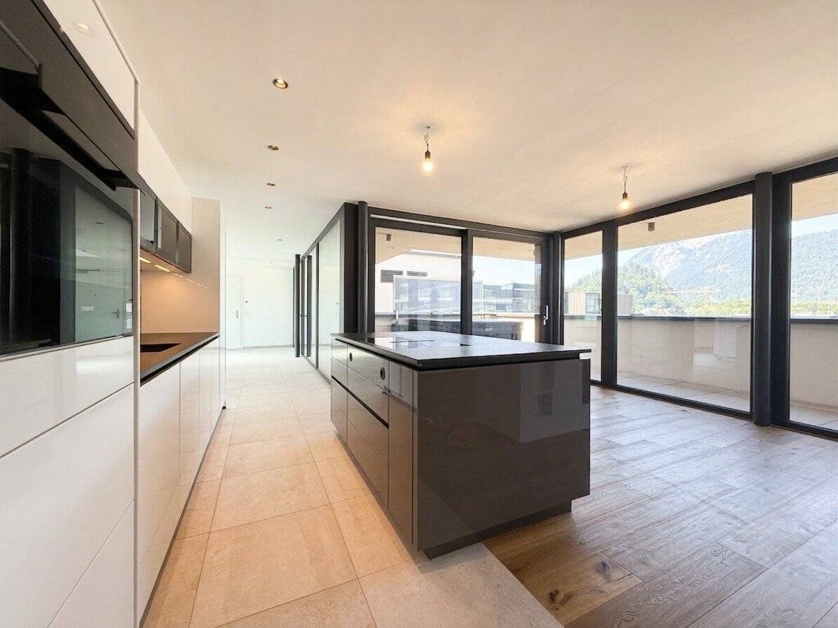 Exclusive 4-room apartment with 2 bathrooms, fireplace, sauna and whirlpool