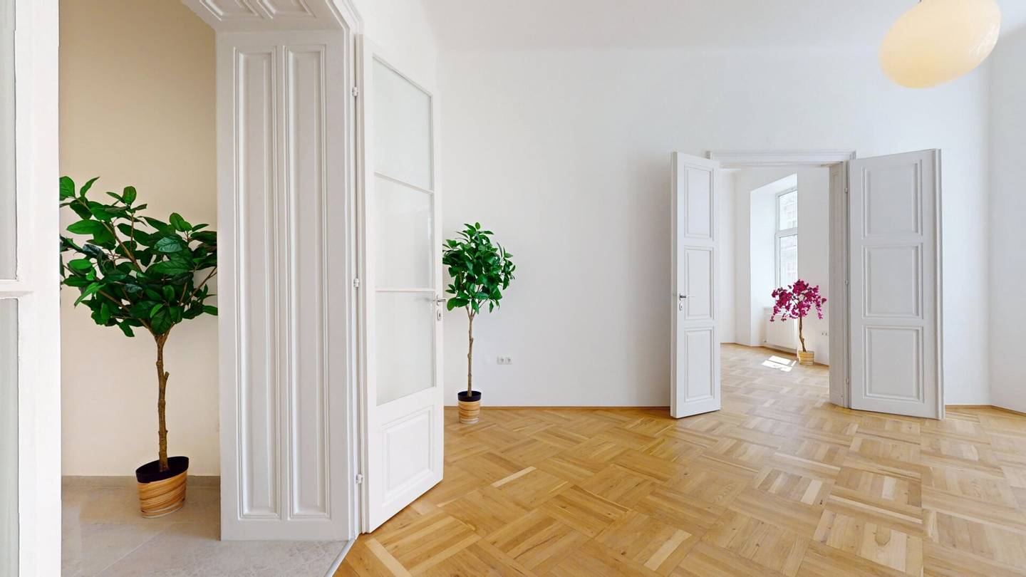 Versatile property in top location – Office with potential for residential use in prime location