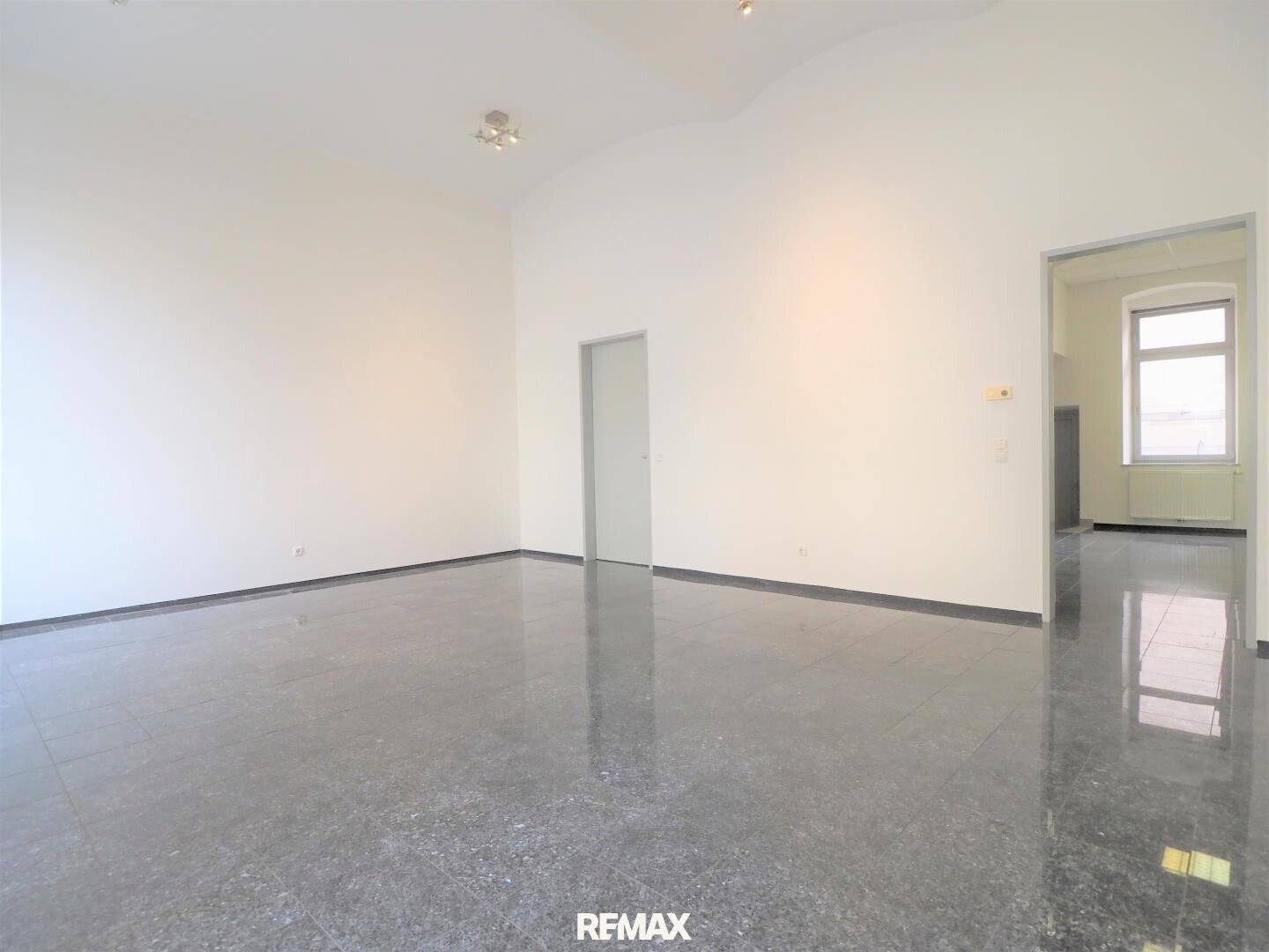 New tenant sought - Renovated commercial premises in the city centre
