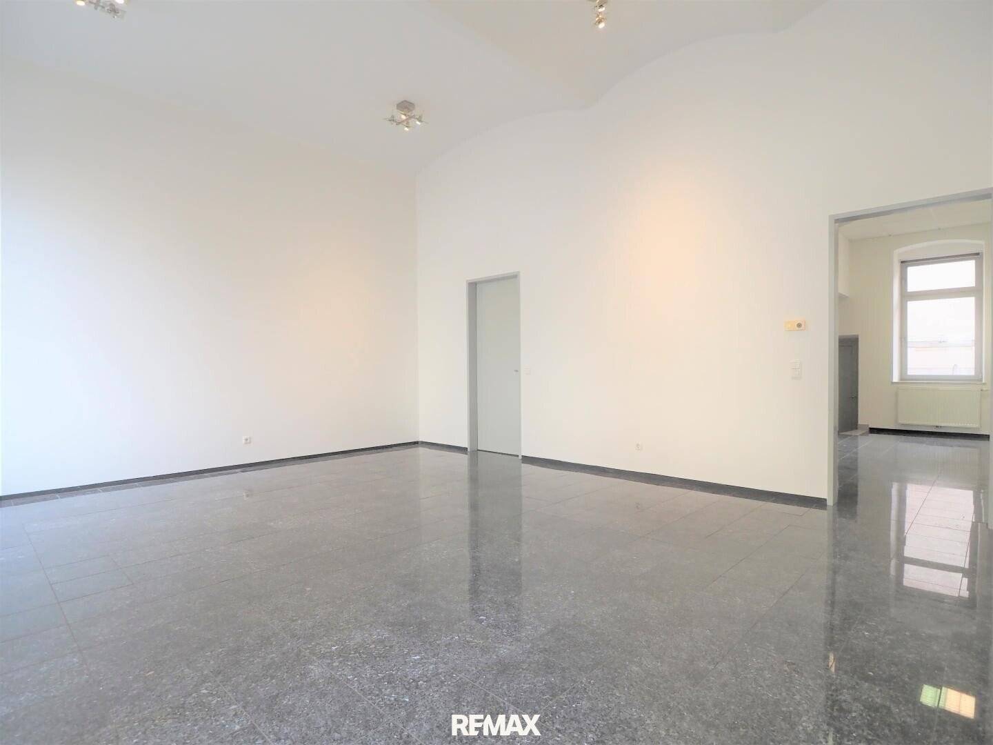 New tenant sought - Renovated commercial premises in the city centre
