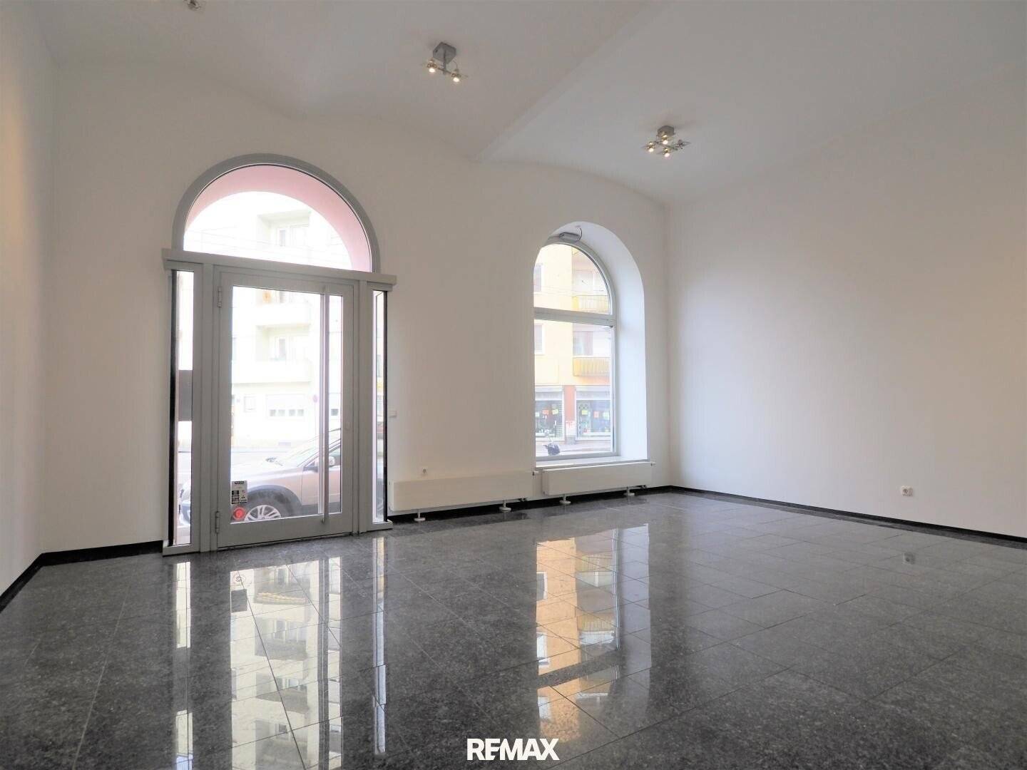 New tenant sought - Renovated commercial premises in the city centre