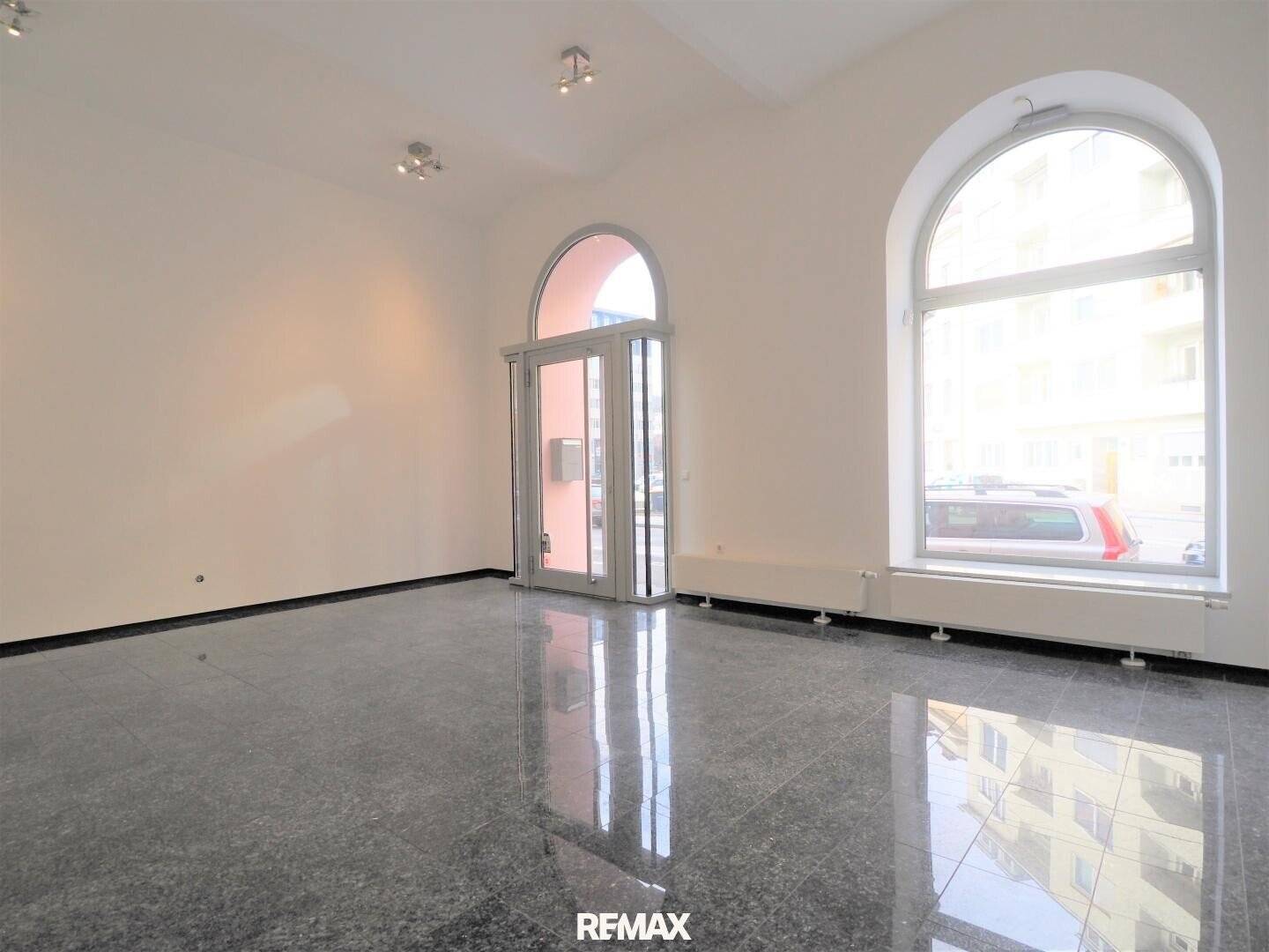 New tenant sought - Renovated commercial premises in the city centre
