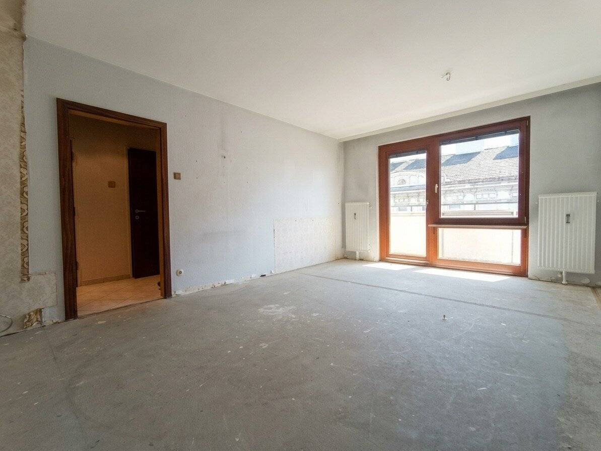 3-room apartment in new building with loggia and potential near U6 Dresdner Straße