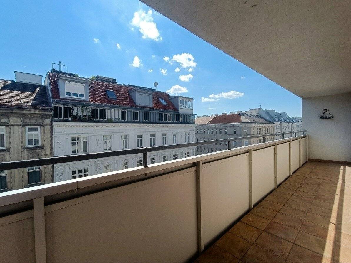 3-room apartment in new building with loggia and potential near U6 Dresdner Straße