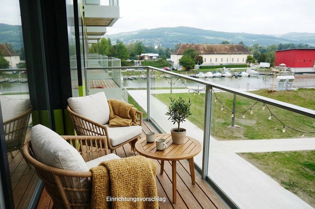 Living at Winterhafen - modern 2-room apartment with balcony on the 1st floor