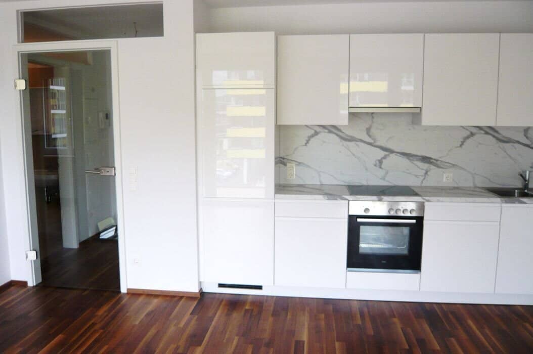 Living at Winterhafen - modern 2-room apartment with balcony on the 1st floor