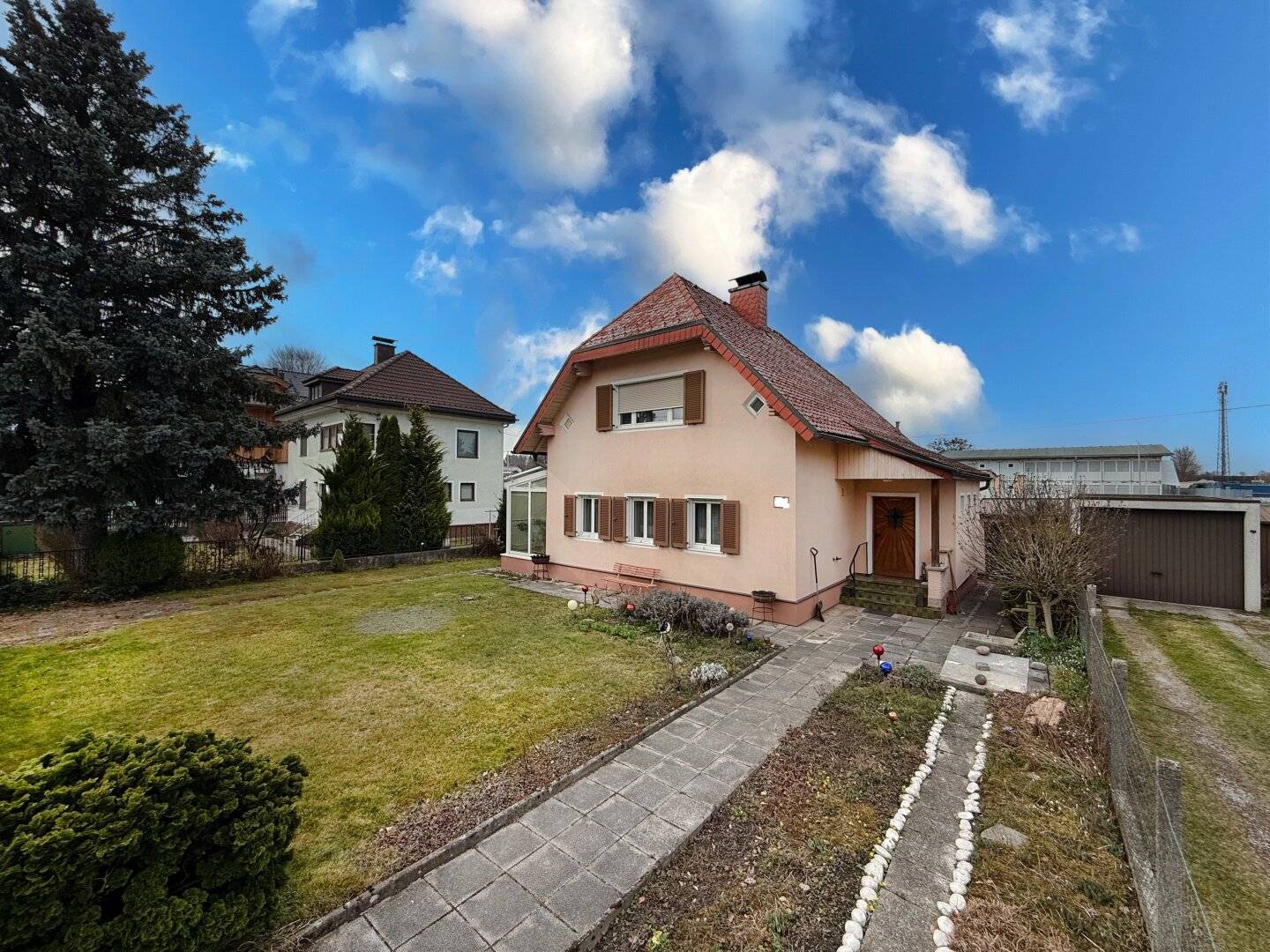 YOUR CHANCE: Plot with existing building and attractive development potential in Salzburg-Liefering