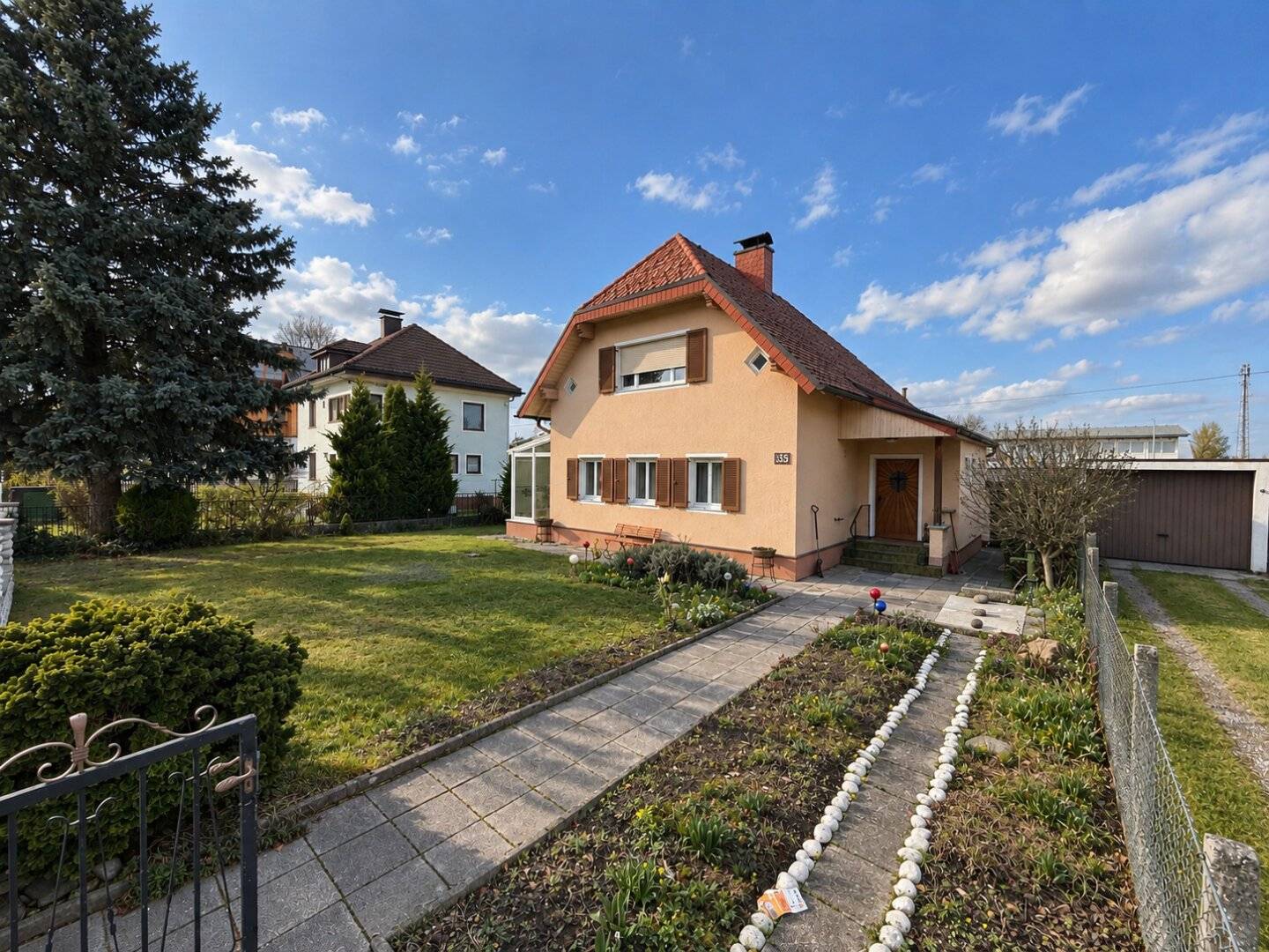YOUR CHANCE: Plot with existing building and attractive development potential in Salzburg-Liefering
