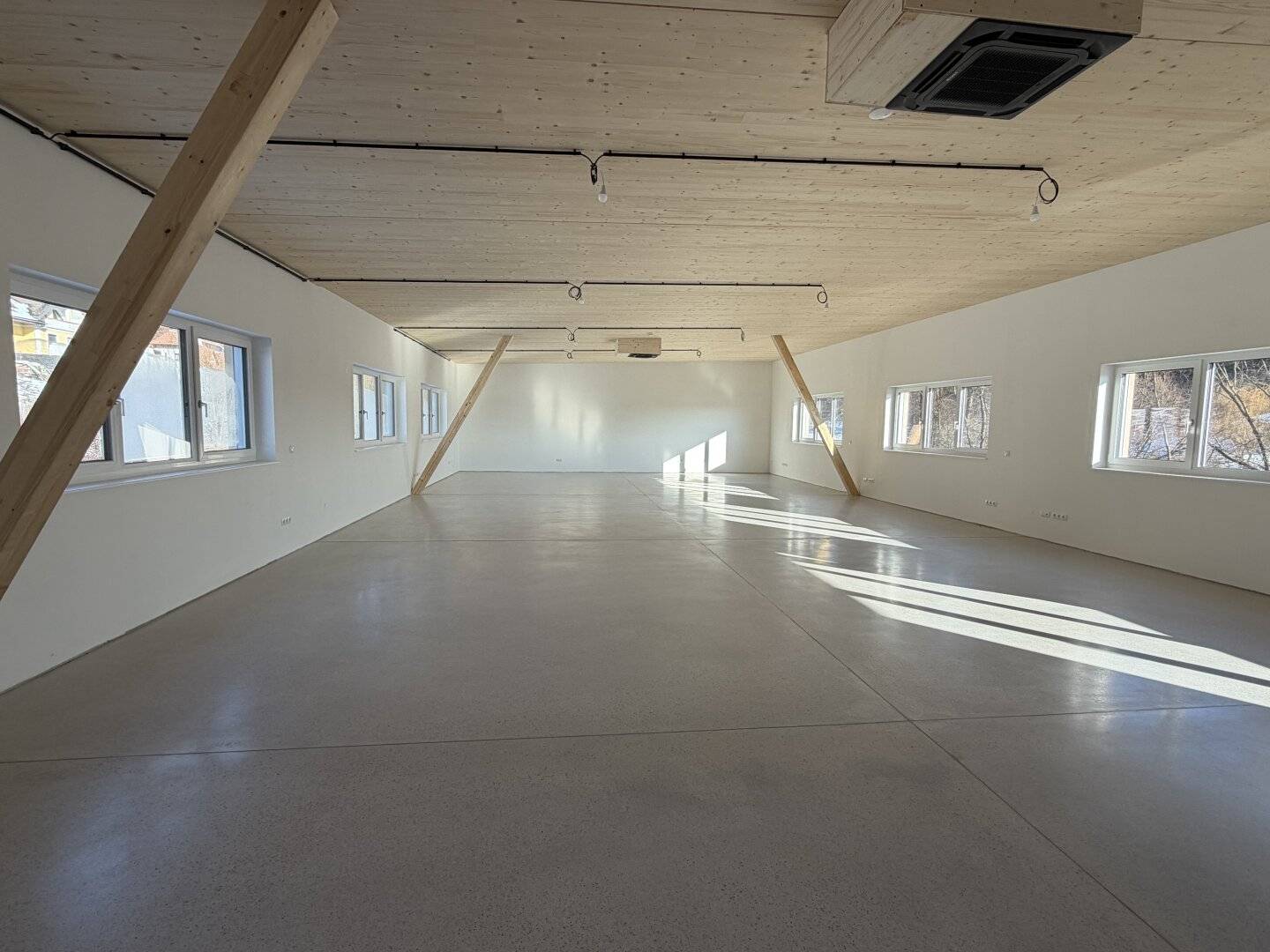 Spacious office space for versatile use