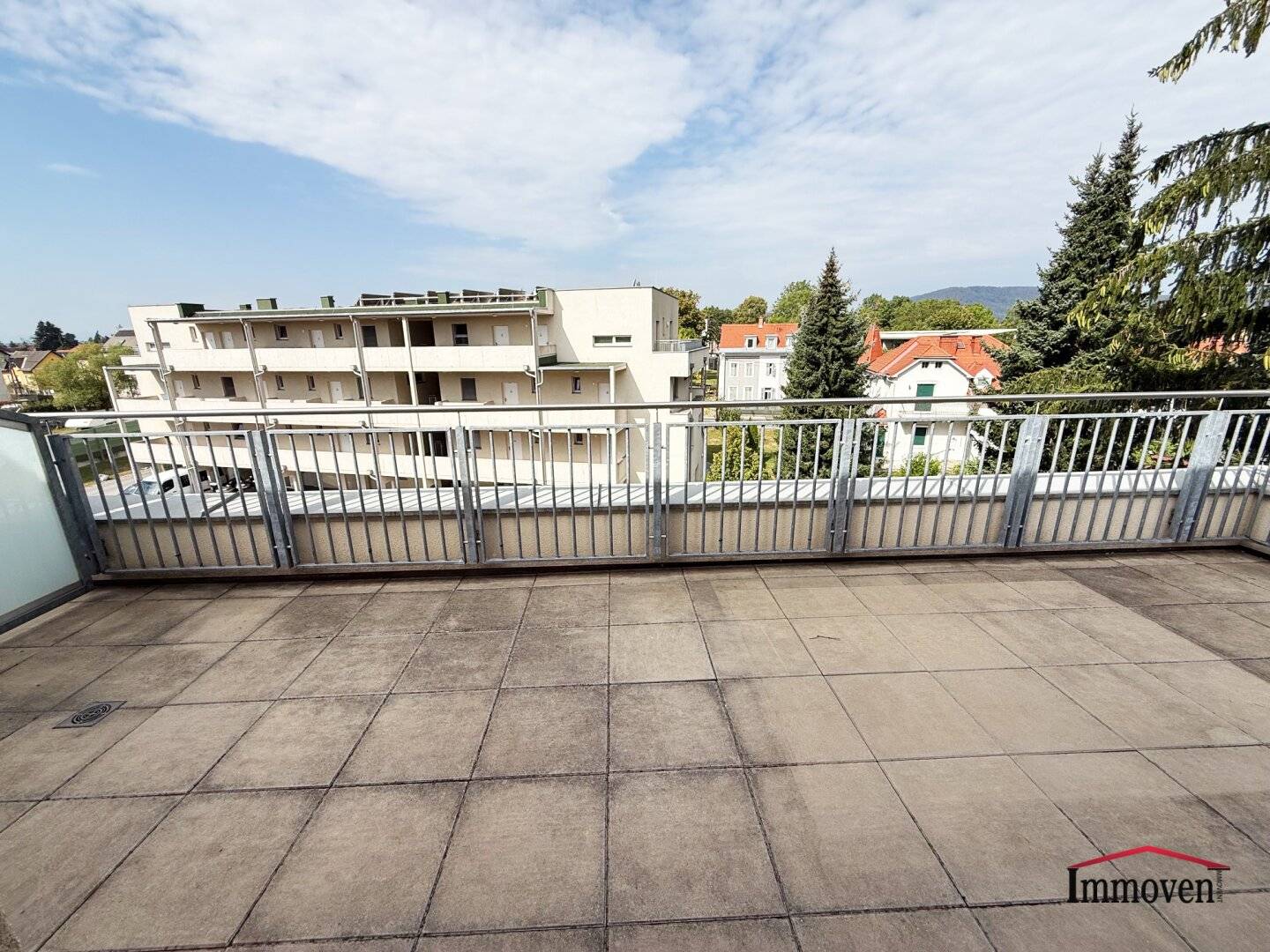 Sehr schöne und helle 2-Zimmerwohnung mit großer Terrasse!