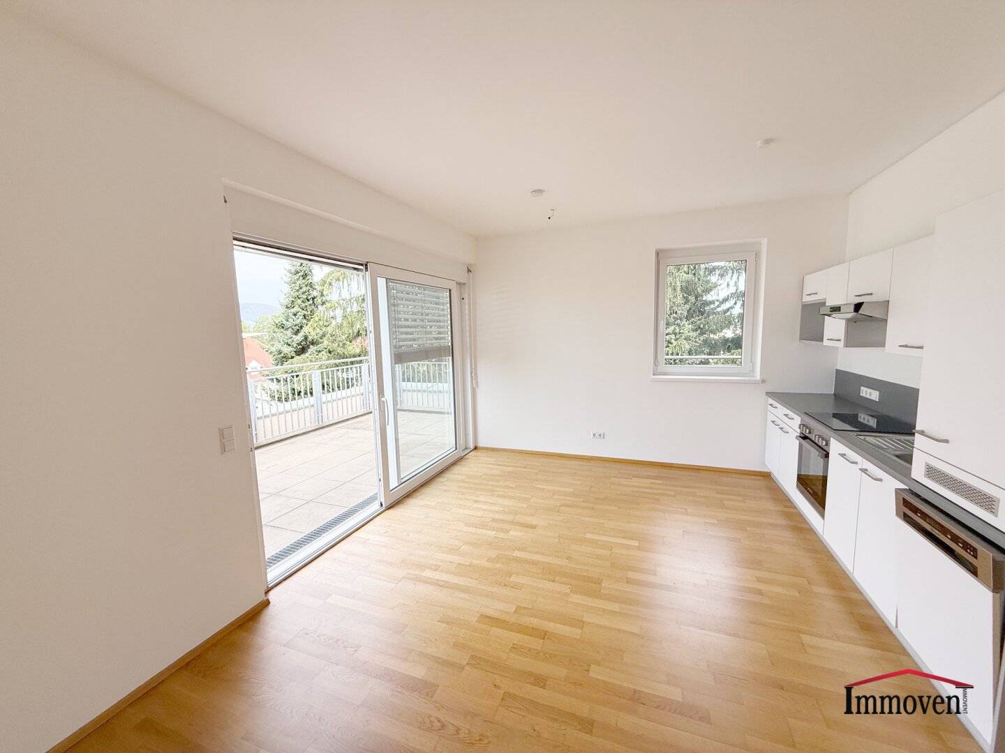 Sehr schöne und helle 2-Zimmerwohnung mit großer Terrasse!