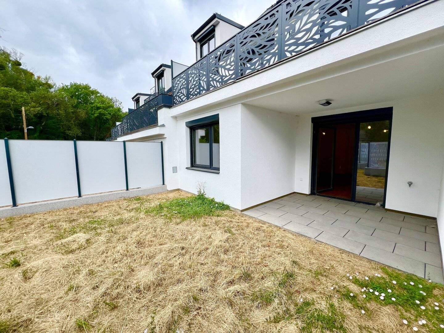 Commission-free! Modern 3-room garden apartment (first occupancy) with high-quality fittings, air conditioning, underground parking and beautiful southeast garden. Directly at the Prater