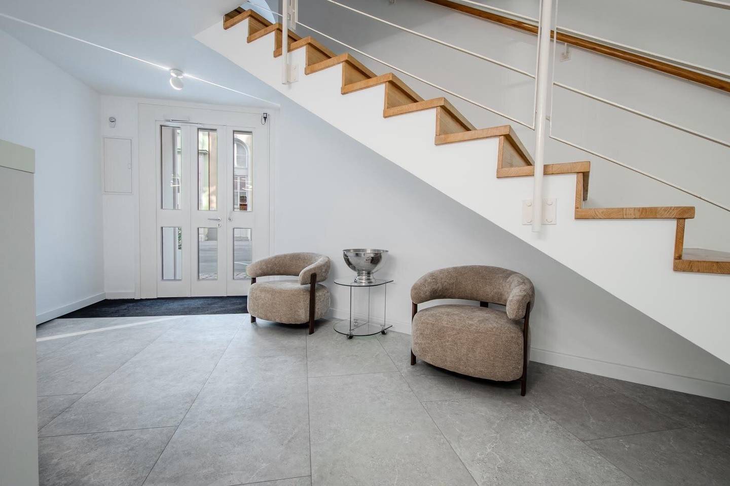 Ground floor beauty cosmetic studio near Stock Exchange