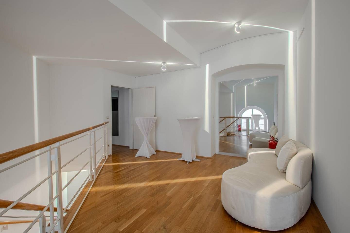 Ground floor beauty cosmetic studio near Stock Exchange