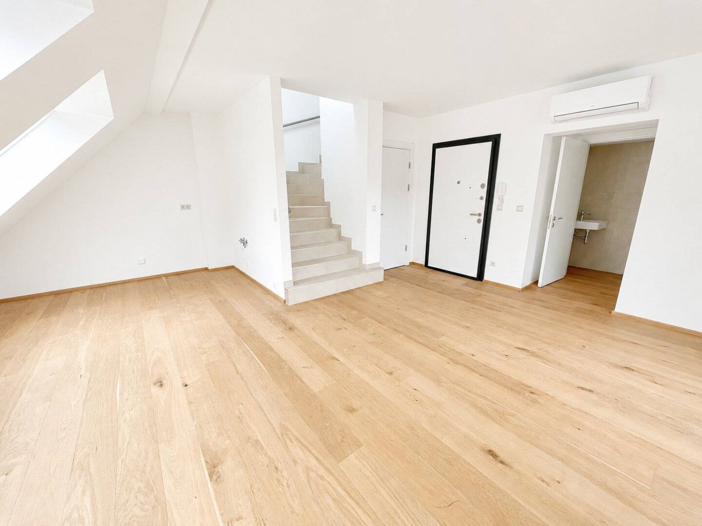 Commission-free! Modern 2.5-room maisonette apartment first occupancy with high-quality fittings, air conditioning, underground garage and large southeast terrace Directly at the Prater