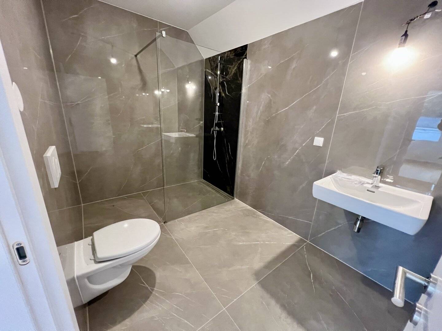 Commission-free! Modern 2.5-room maisonette apartment first occupancy with high-quality fittings, air conditioning, underground garage and large southeast terrace Directly at the Prater