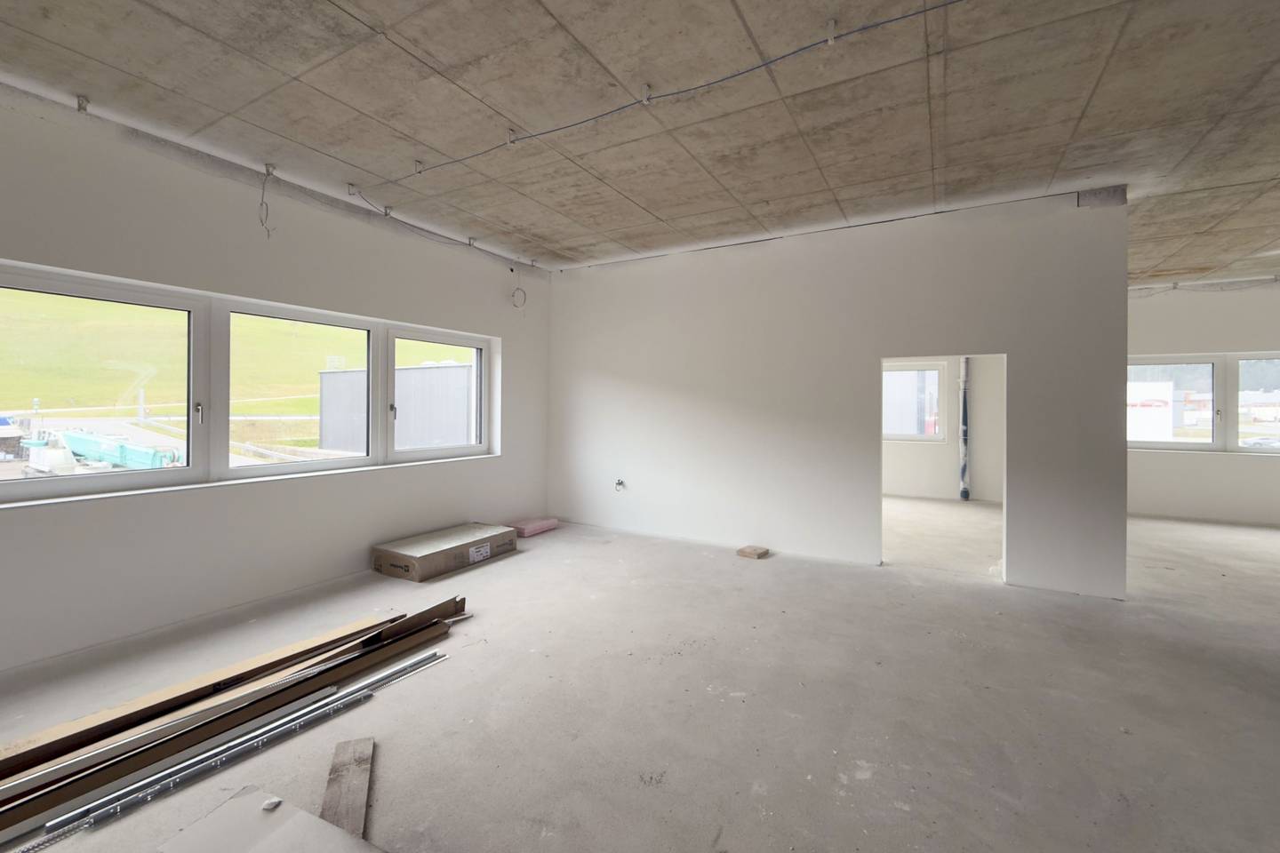 Bright new build apartment first occupancy near motorway