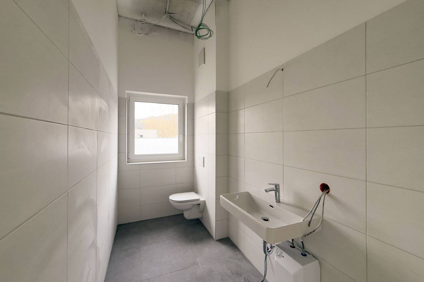 Bright new build apartment first occupancy near motorway