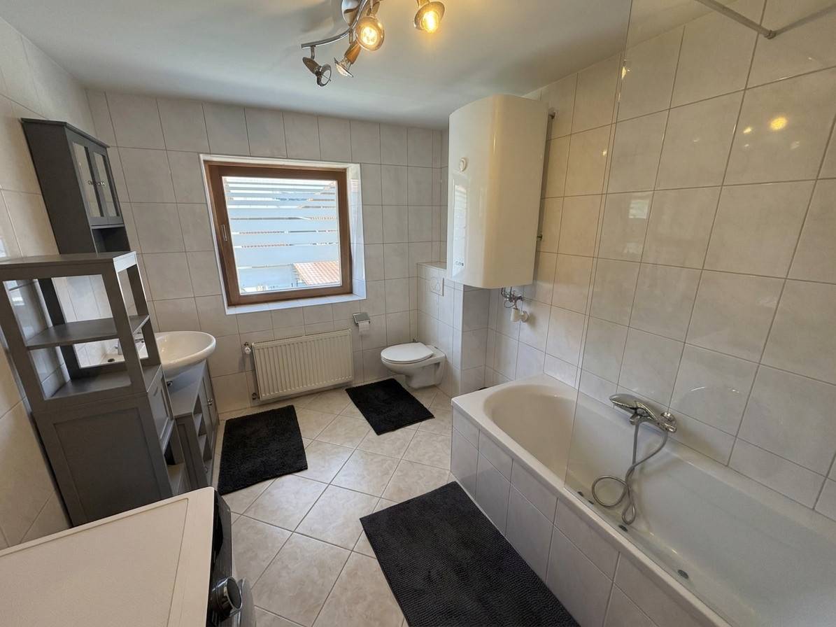Wohnung mit vermietbarer Werkstatt und Garten