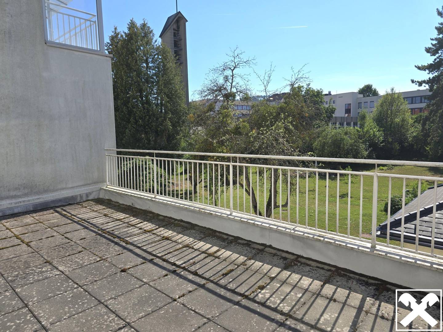 Lichtdurchflutete Wohnung im Zentrum mit großer Terrasse und Aufzug