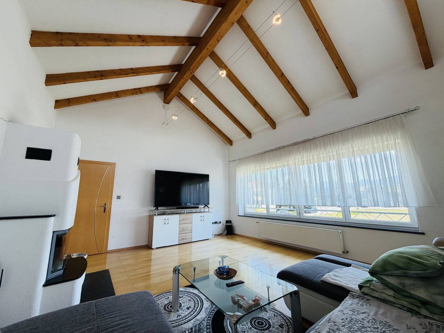 Zeltweg: Space for 2 families on approx 236 m2 living area - 6 rooms, 2 bathrooms, conservatory, pool and 995 m2 plot