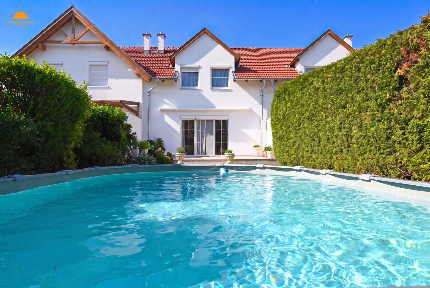 Bad-Vöslau - charming terraced house with pool, sauna &amp; sunny garden in quiet location