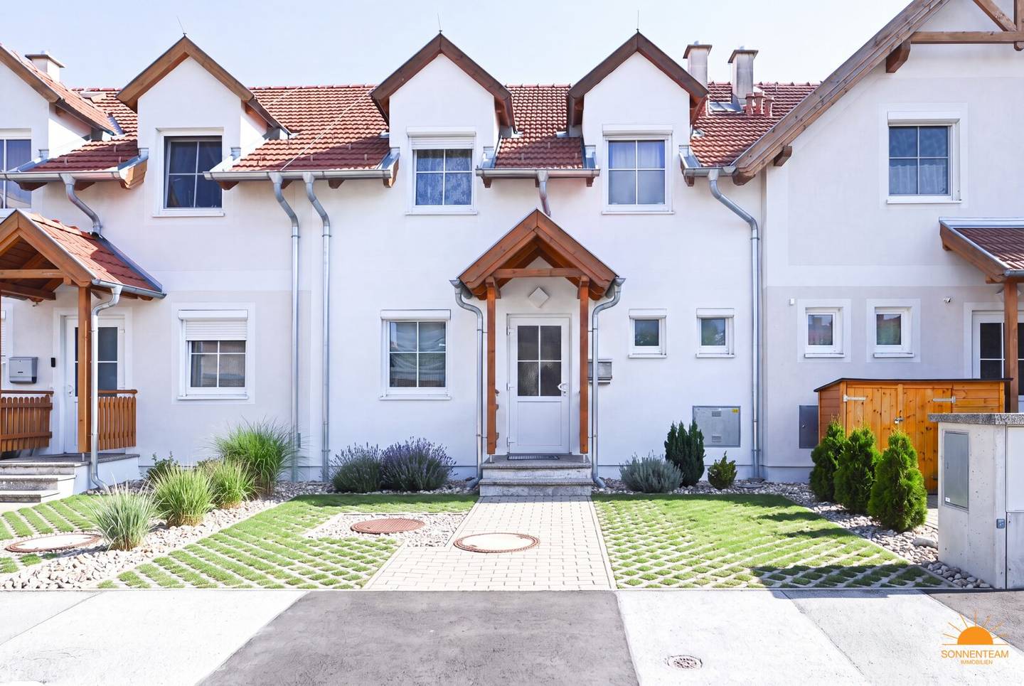 Bad-Vöslau - charming terraced house with pool, sauna &amp; sunny garden in quiet location