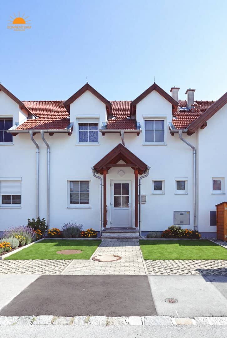Bad-Vöslau - charming terraced house with pool, sauna &amp; sunny garden in quiet location