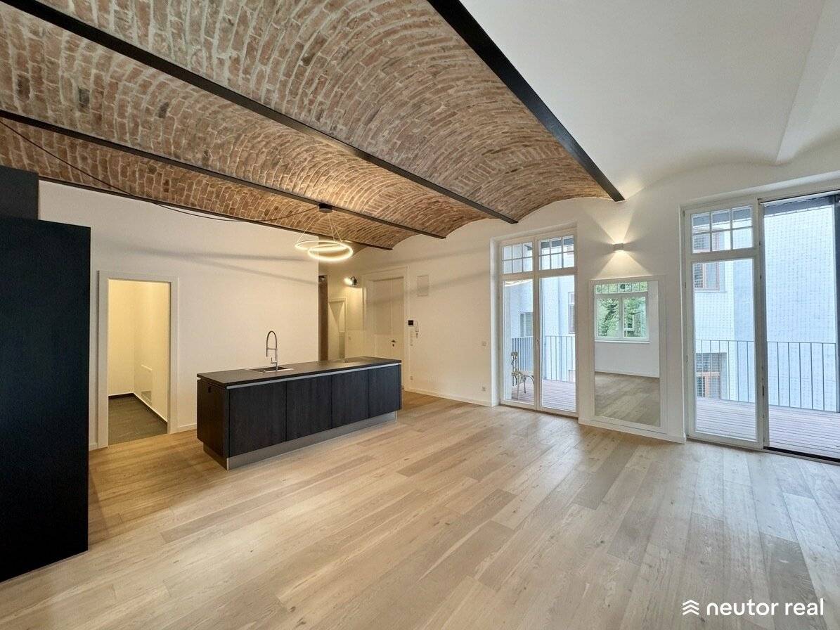 Einzigartiges LOFT in Hofruhelage mit großzügigem Balkon | Bestandsfrei