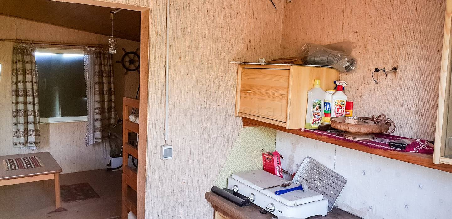 Abbruchreife Seehütte in ruhiger Lage der Ruster Südbucht