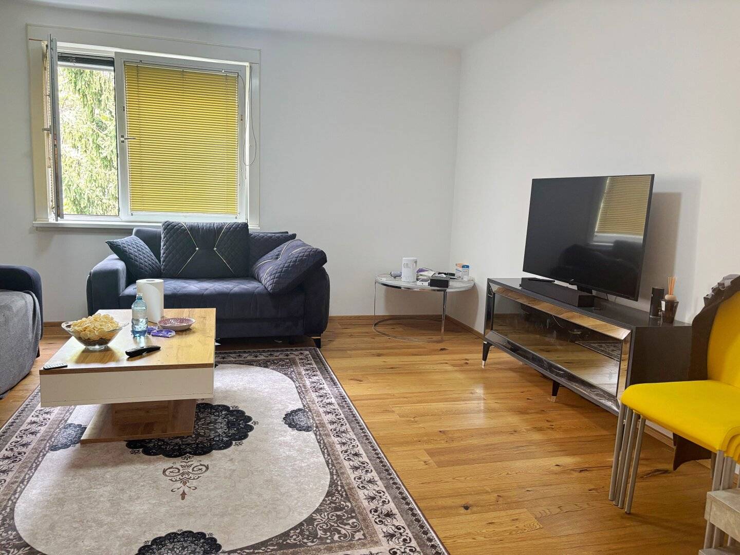 Rented until June 2028: renovated 2-room apartment with well thought-out layout as well as separate bathroom and WC