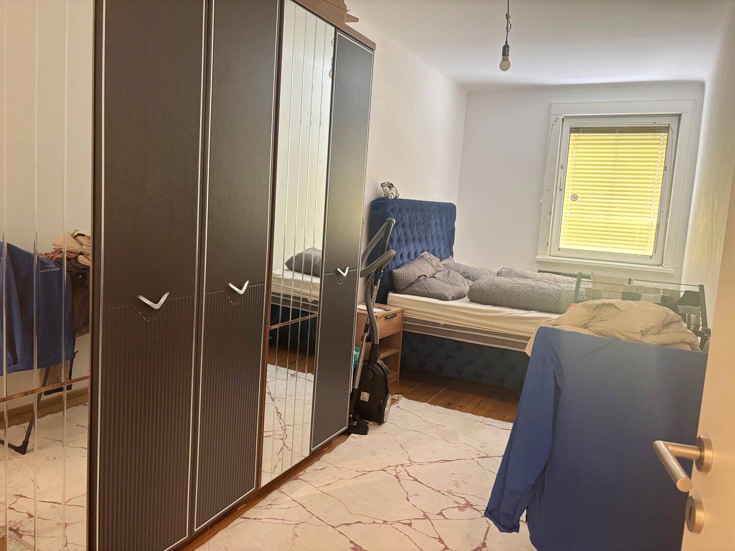 Rented until June 2028: renovated 2-room apartment with well thought-out layout as well as separate bathroom and WC