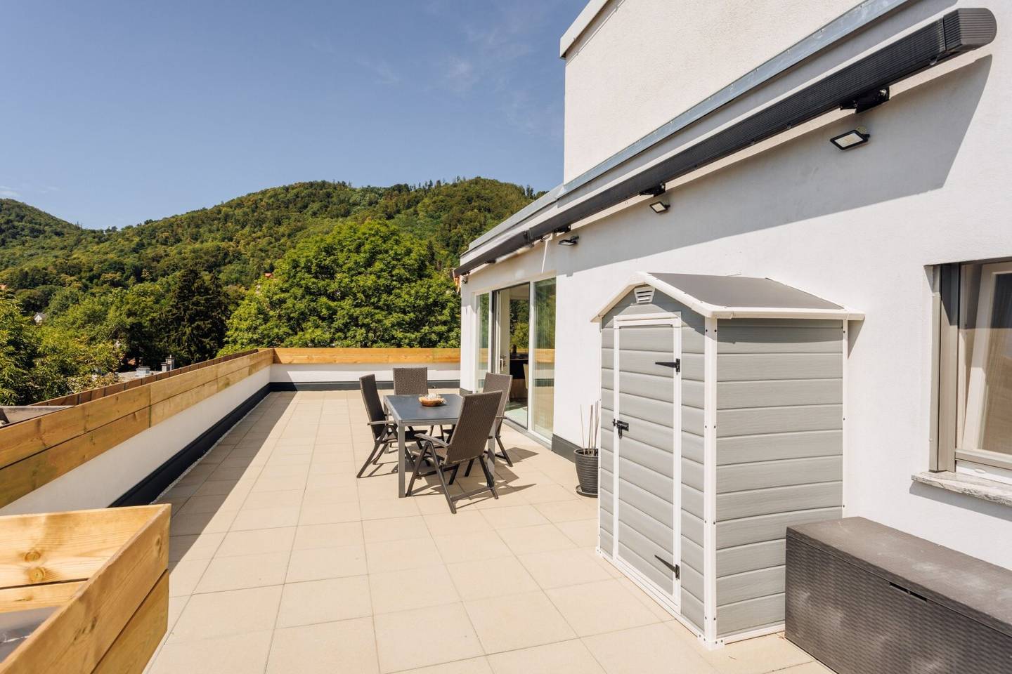 Penthouse am Schlosspark: Weitblick, Sonnenterrasse, Luftwärmepumpe &amp; Fußbodenheizung!