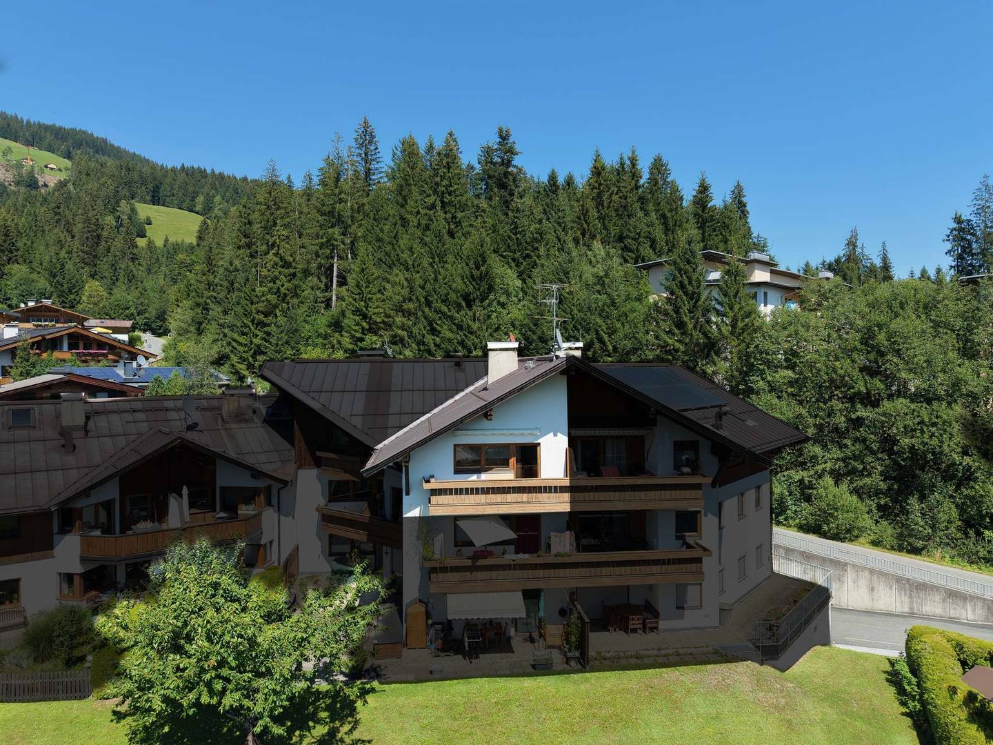 Lichtdurchflutete Dachgeschosswohnung mit Balkon und Panoramablick