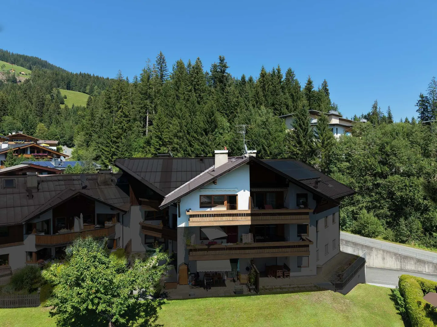 Lichtdurchflutete Dachgeschosswohnung mit Balkon und Panoramablick