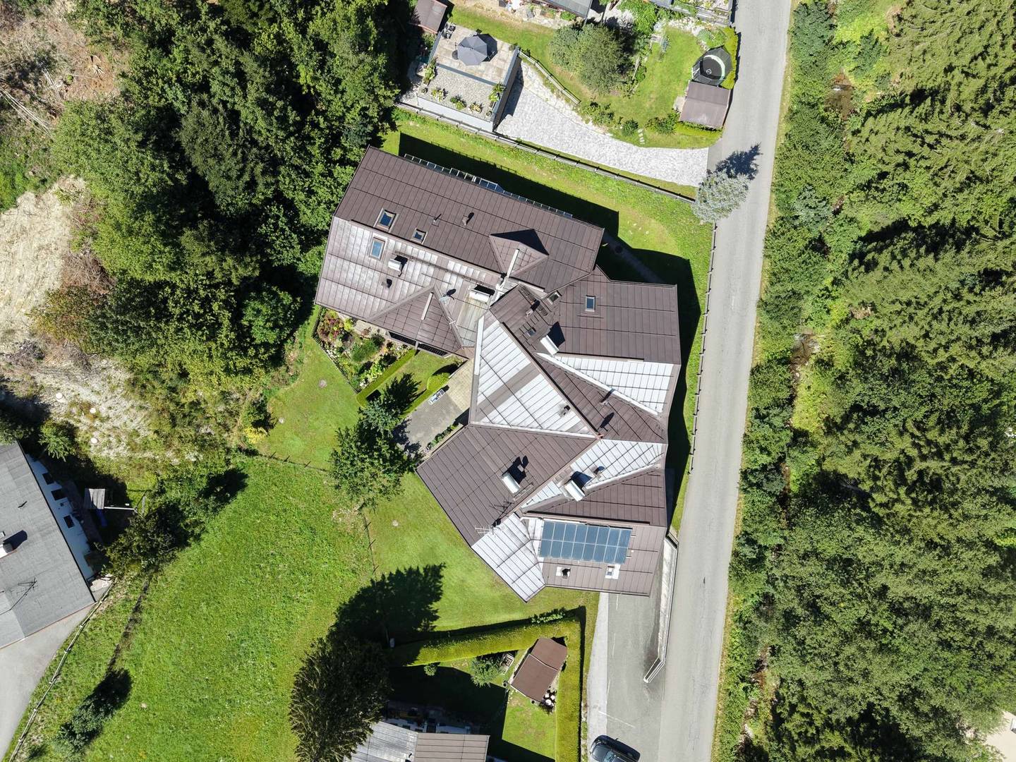 Lichtdurchflutete Dachgeschosswohnung mit Balkon und Panoramablick
